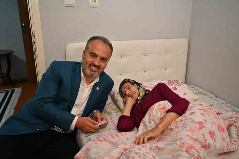 Asırlık Çınardan Hayır Duası