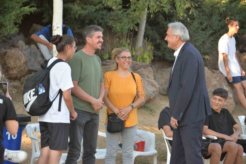 Başkan Bakkalcıoğlu Sporsever Gençlerin Final Heyecanına Ortak Oldu