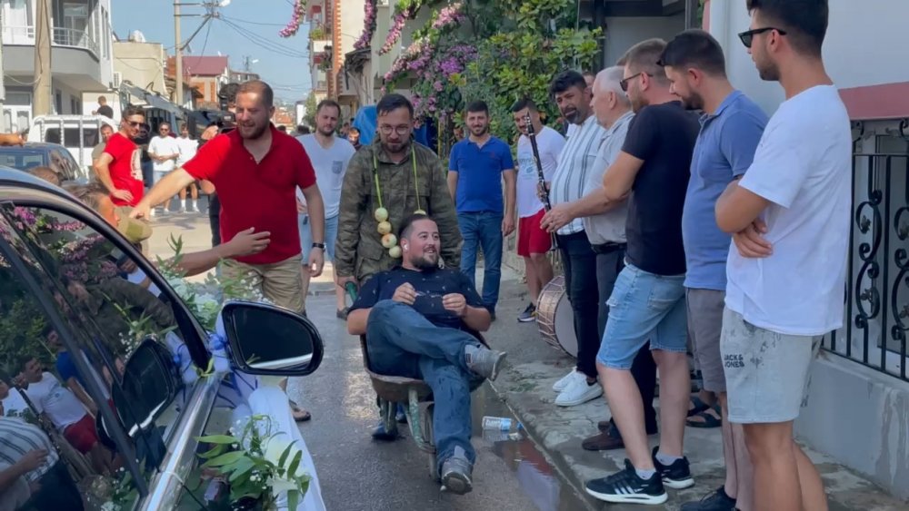 İznik’te İlginç Gelenek: Damadı Vinçe Astılar