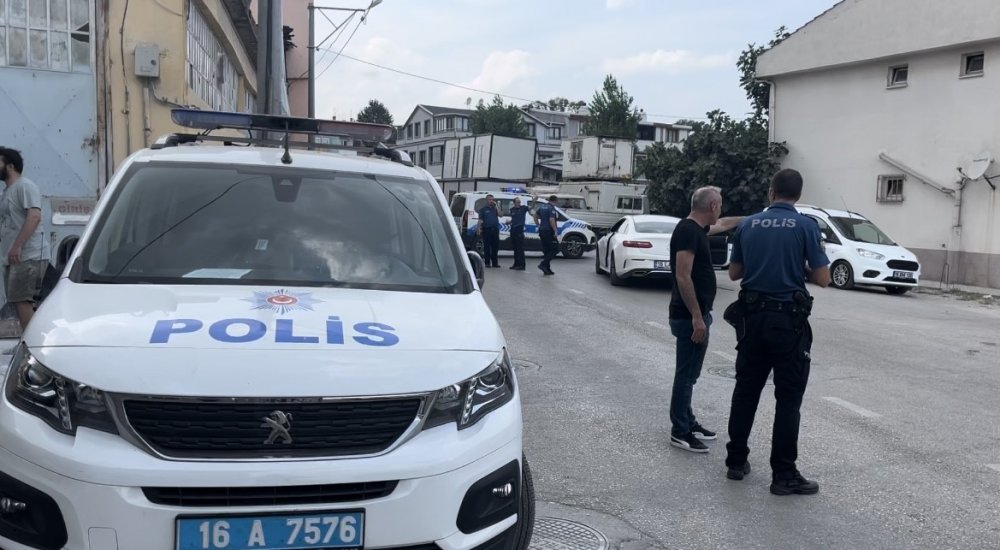 İki Arkadaşa Eş Zamanlı Silahlı Saldırı: 1 Ağır 2 Yaralı