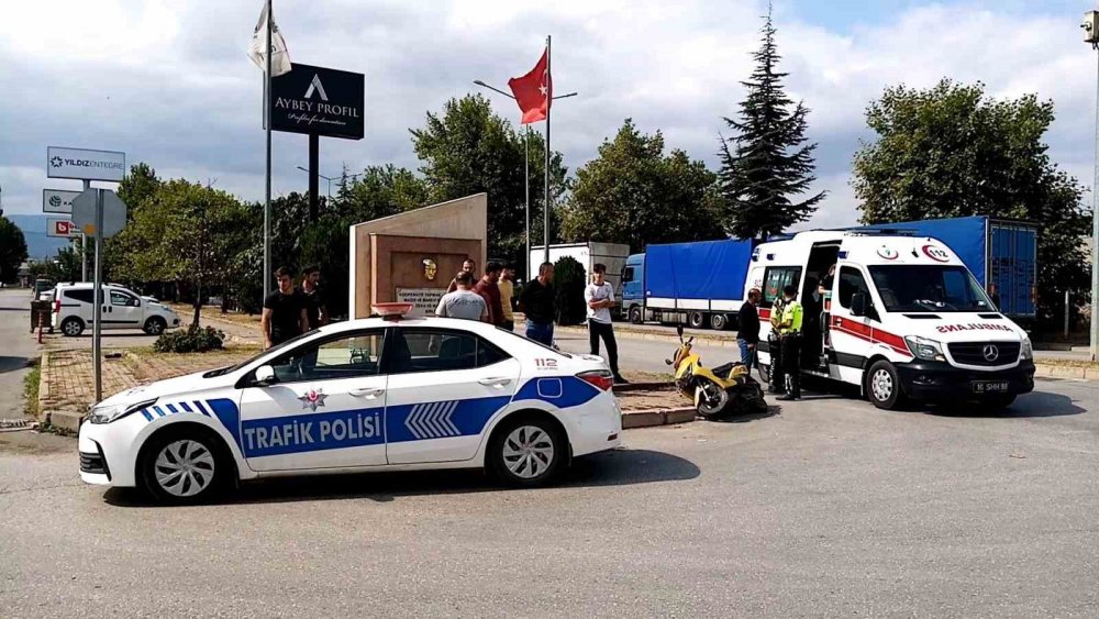 Otomobil İle Motosikletin Kazası Kamerada: 1 Yaralı