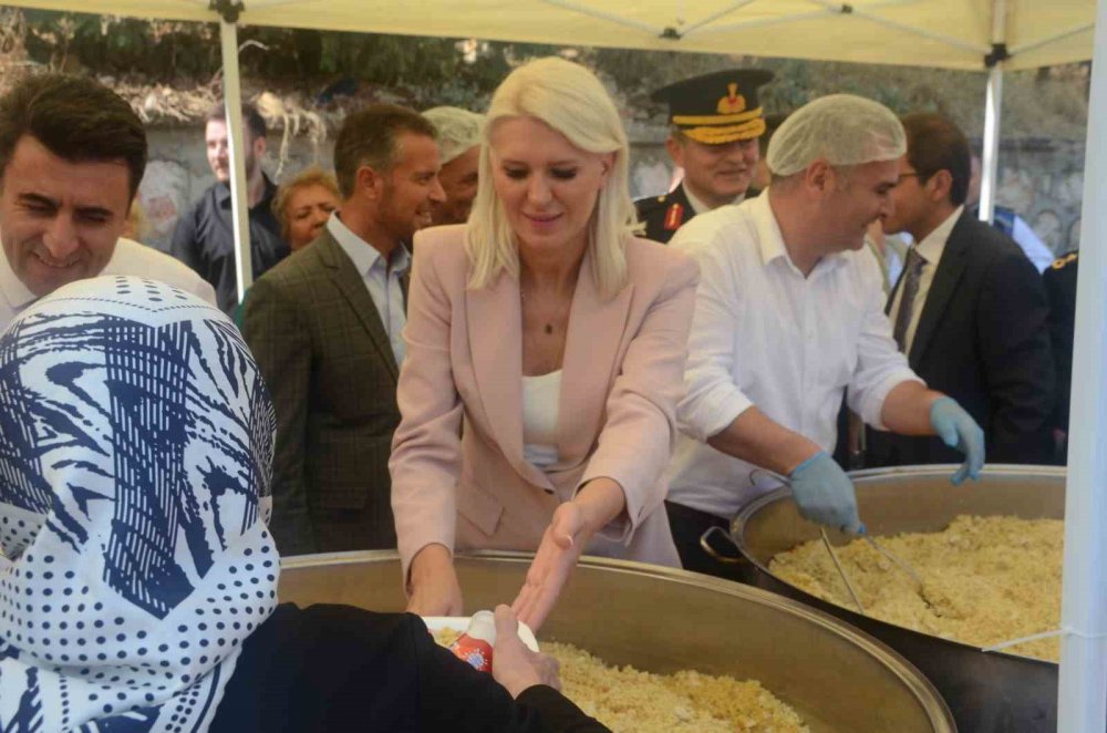 Şeyh Edebali Türbesi’nde Mehteran Eşliğinde Şifalı Pilav İkramı