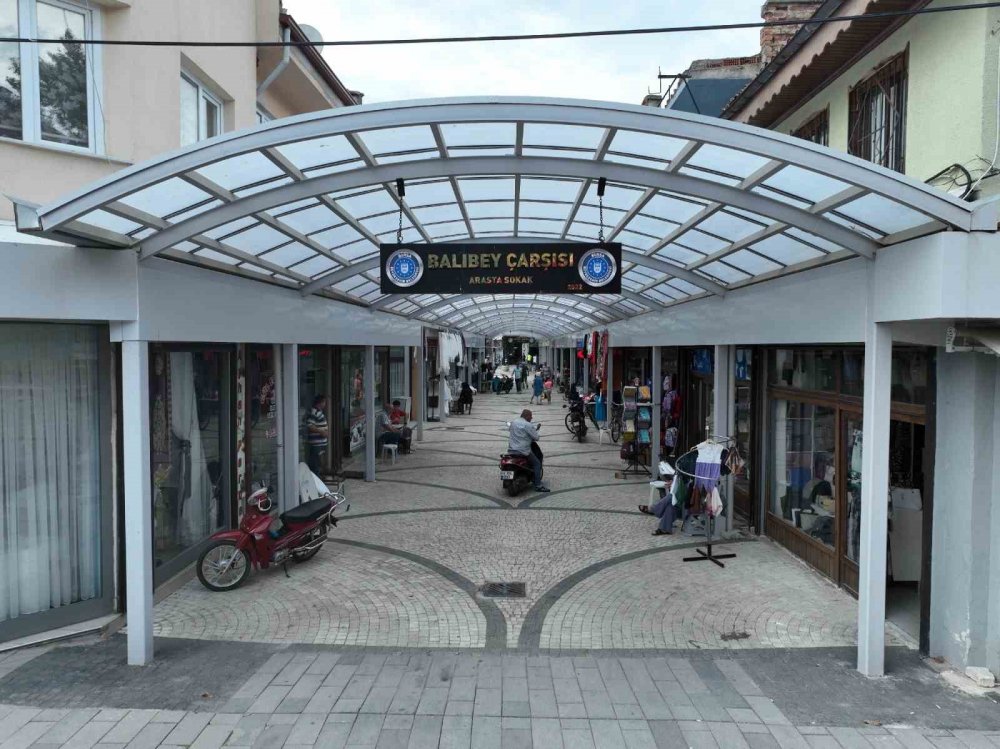 Tarihi Balıbey Çarşısı’na Estetik Çatı