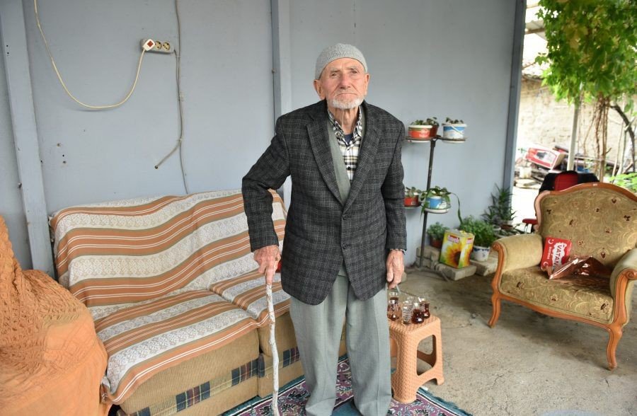 Sosyal Medyada Tıklanma Rekoru Kırmıştı, Vefat Edince Cenazesine Bayrak Asıldı