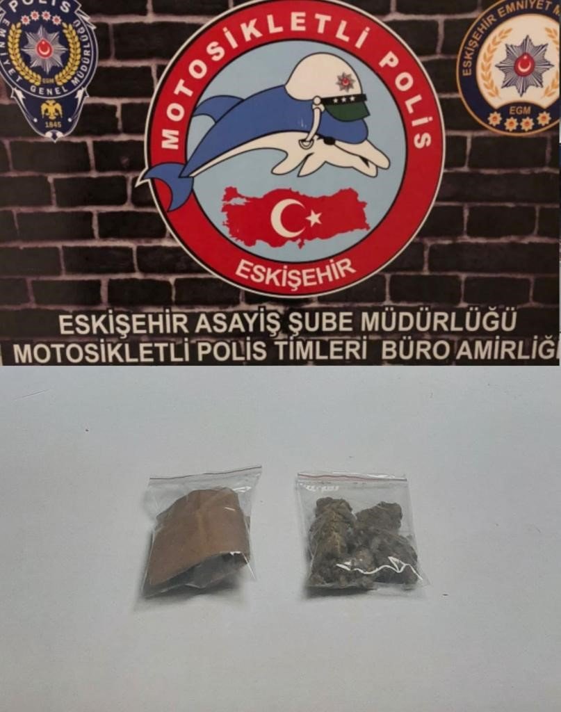 8 Şüpheli 3 Tabanca, Uyuşturucu Madde Ve Çalıntı Motosiklet İle Yakalandı