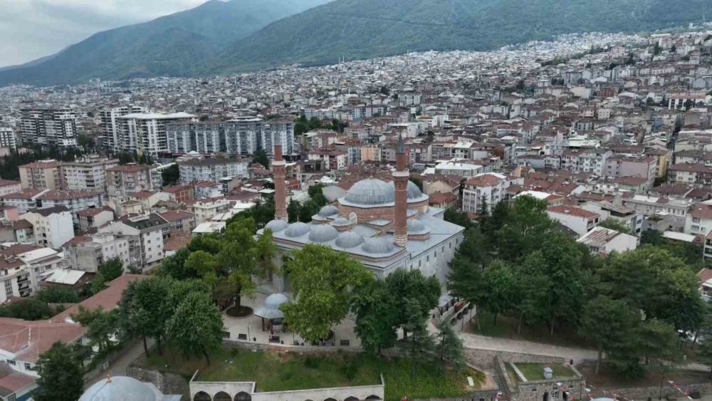 Bu Caminin İçine Sinek Giremiyor