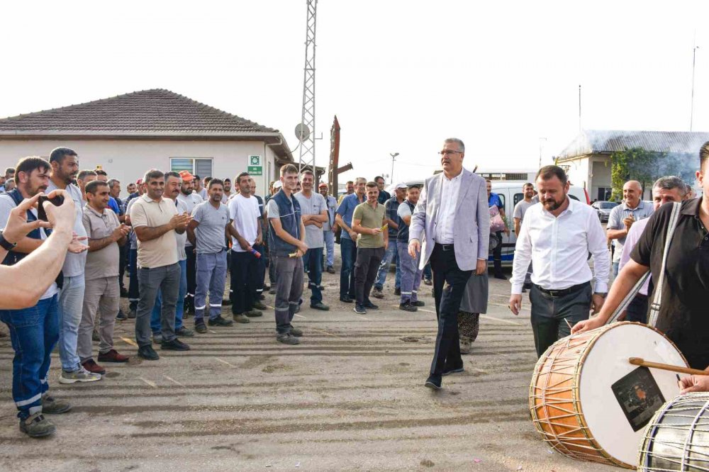 İşçiler Zam Kararını Davul Zurna İle Kutladı