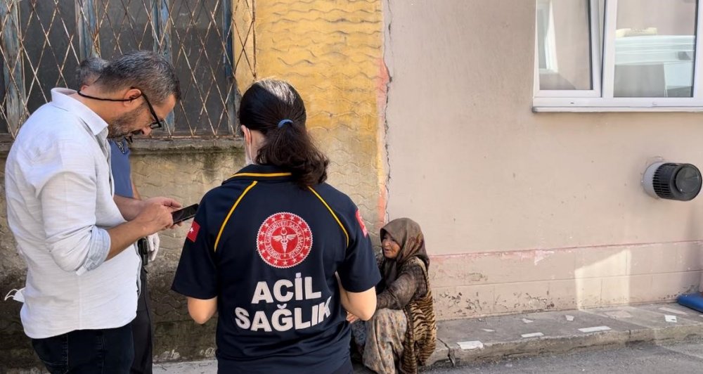 Evini Temizlettirmek İstemeyen Kadın Arka Arkaya Beddua Yağdırdı