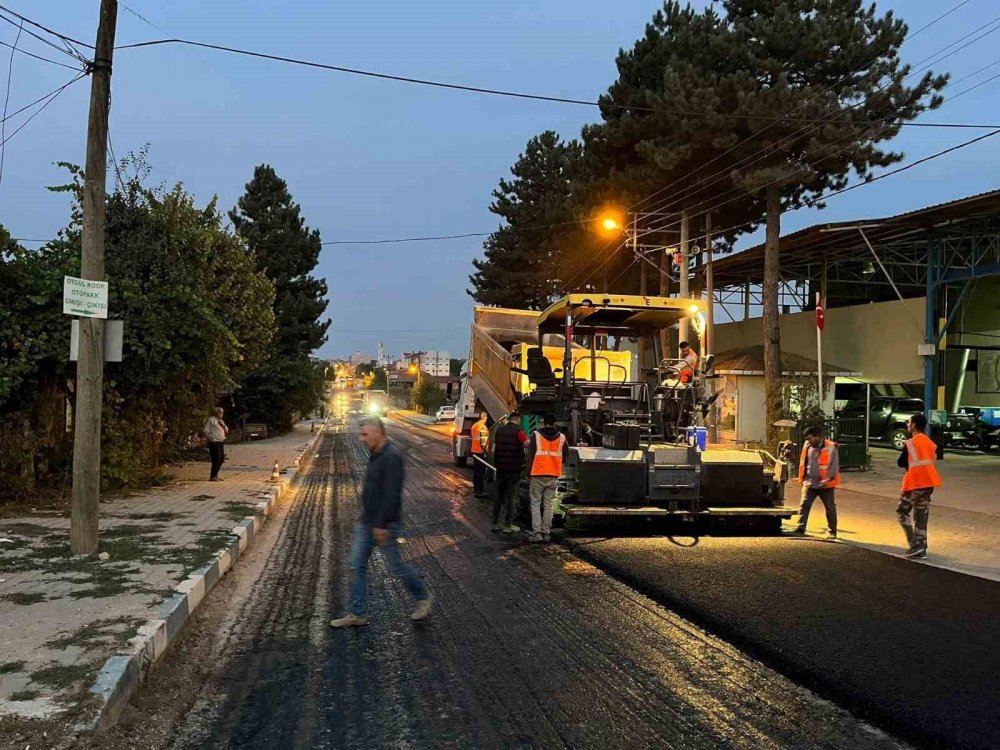 Pazaryeri’nde Ana Caddelere Trimerli Makyaj