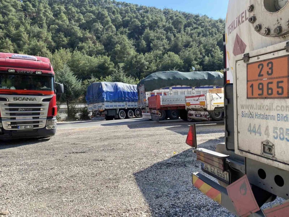 Tır Parkı Tamam, Sırada Otomobiller Ve Karavanlar İçin Parkı Var