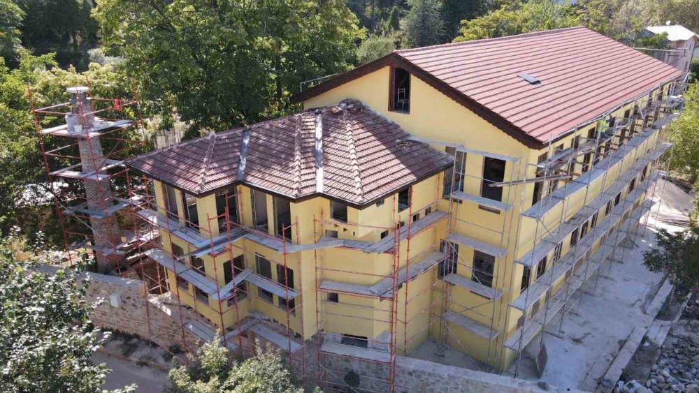 Tarihi Ayağa Kaldırıyor
