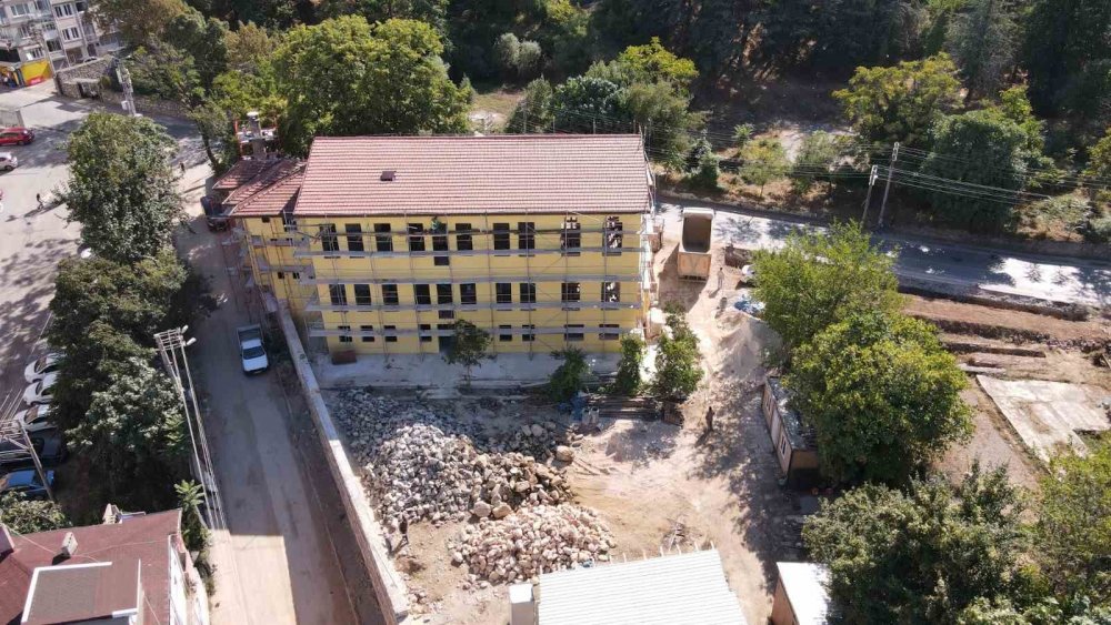 Tarihi Ayağa Kaldırıyor