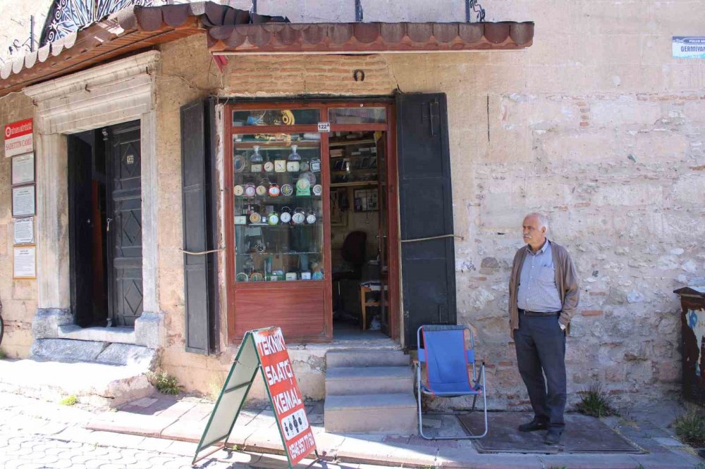 Dededen Toruna 4 Kuşaktır Saat Tamir Ediyorlar
