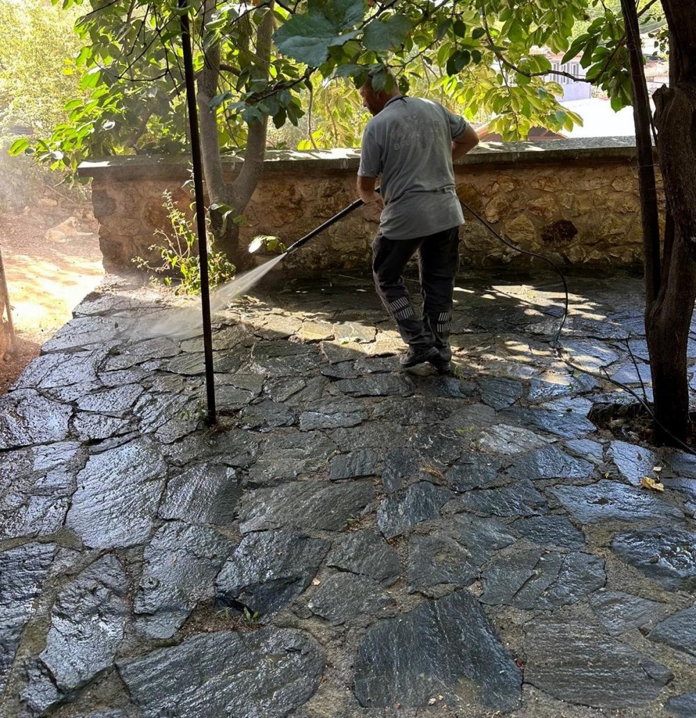 Örümcek Ağları Bağlamıştı...başkan O Camiye Sahip Çıktı