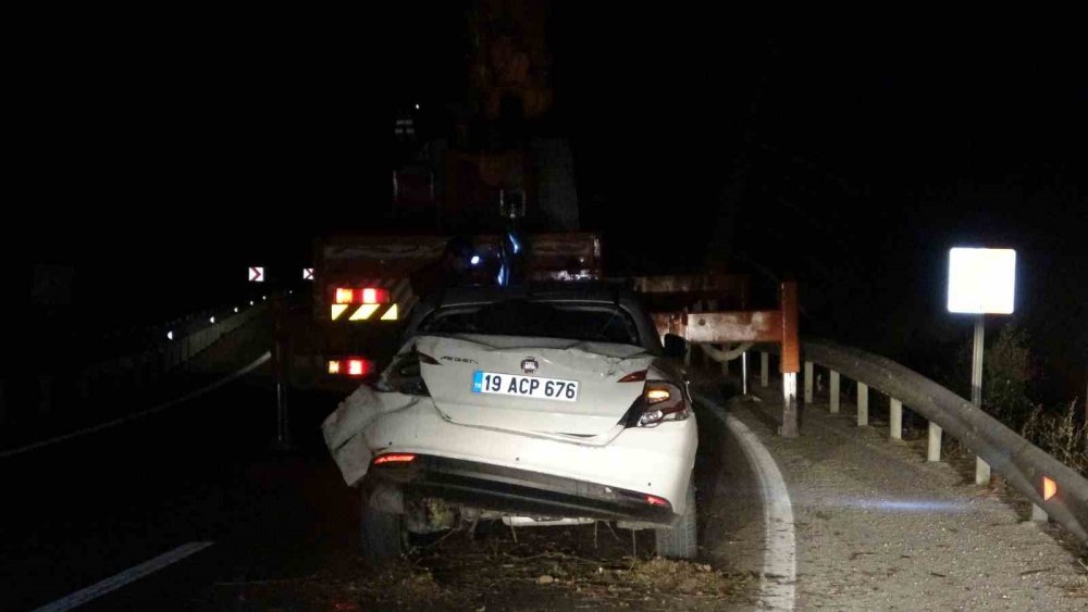 Şarampole Uçan Otomobilden Burunları Kanamadan Çıktılar