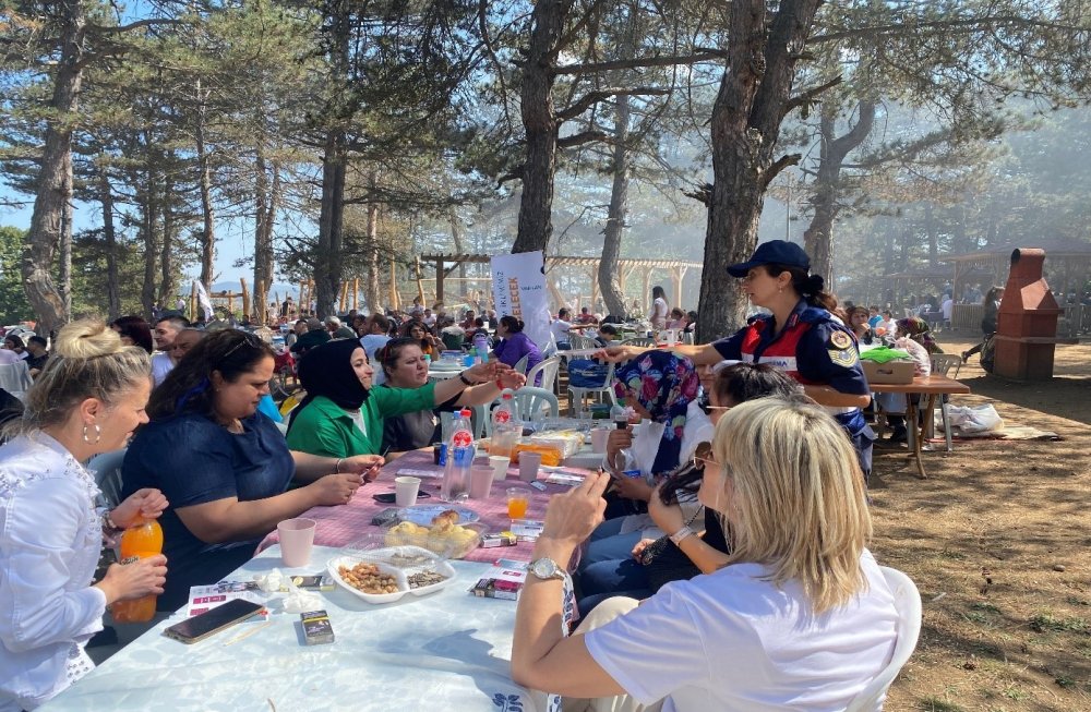 Kadına Karşı Şiddete Dur Demek İçin Bilgilendirilme Yapılıyor