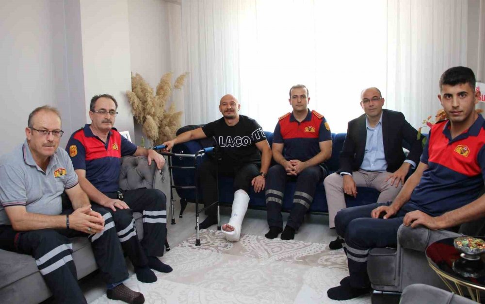 İtfaiye Eri Ayağının Kırılmasına Rağmen Kurtarma Çalışmasına Devam Etti