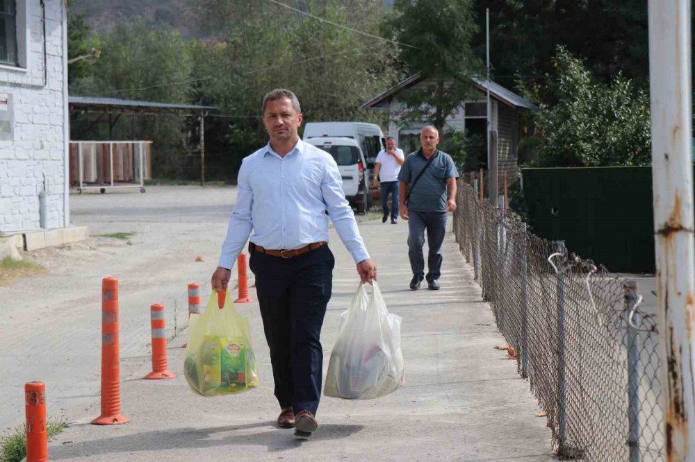 Bu Dolap Sayesinde Mahallede İhtiyaç Sahibi Kalmıyor