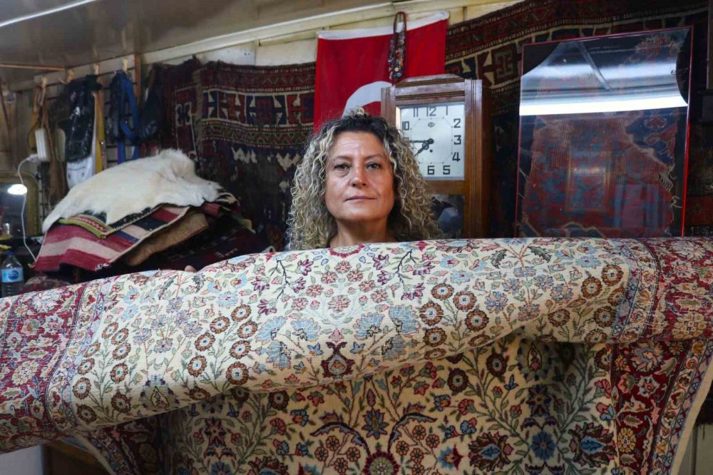 Eşinden Öğrendi... 32 Yıldır Antika Halıları Yeniliyor