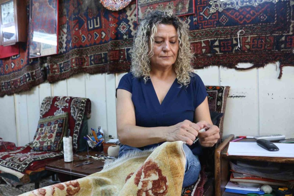Eşinden Öğrendi... 32 Yıldır Antika Halıları Yeniliyor