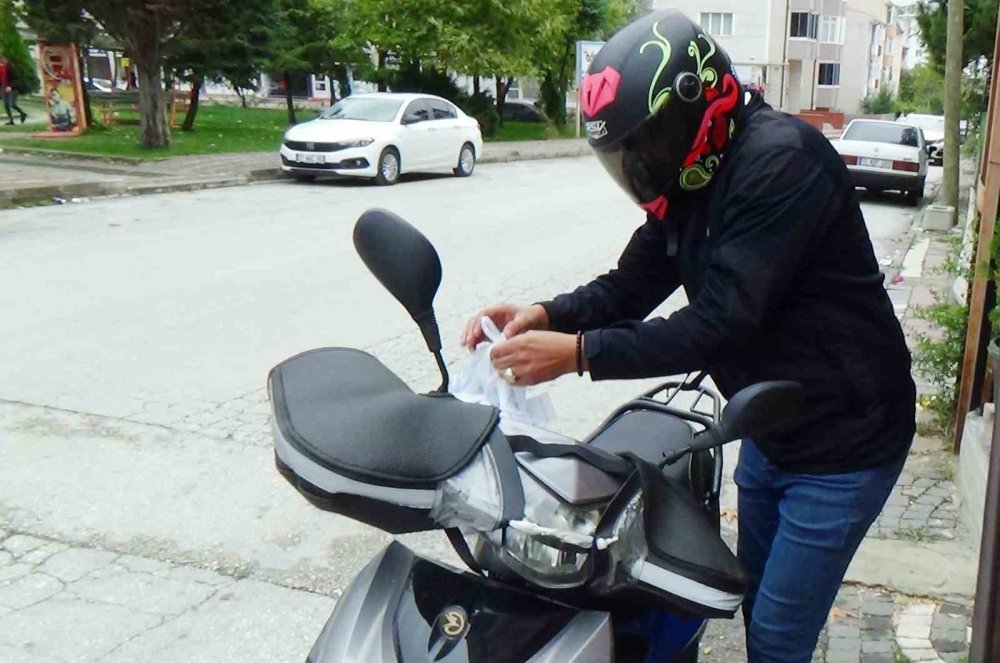 Yağışlı ve soğuk havalarda dışarı çıkamayan vatandaşlar paket servisine yöneliyor