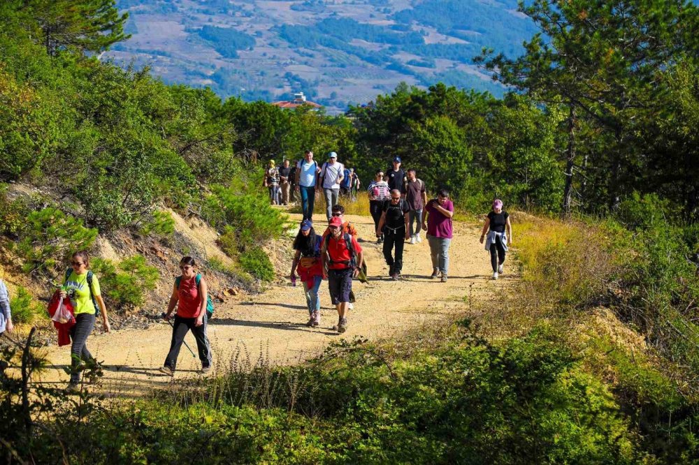 Doğa Tutkunları Bin 54 Rakımda Doyumsuz Bir Manzaraya Ulaştı