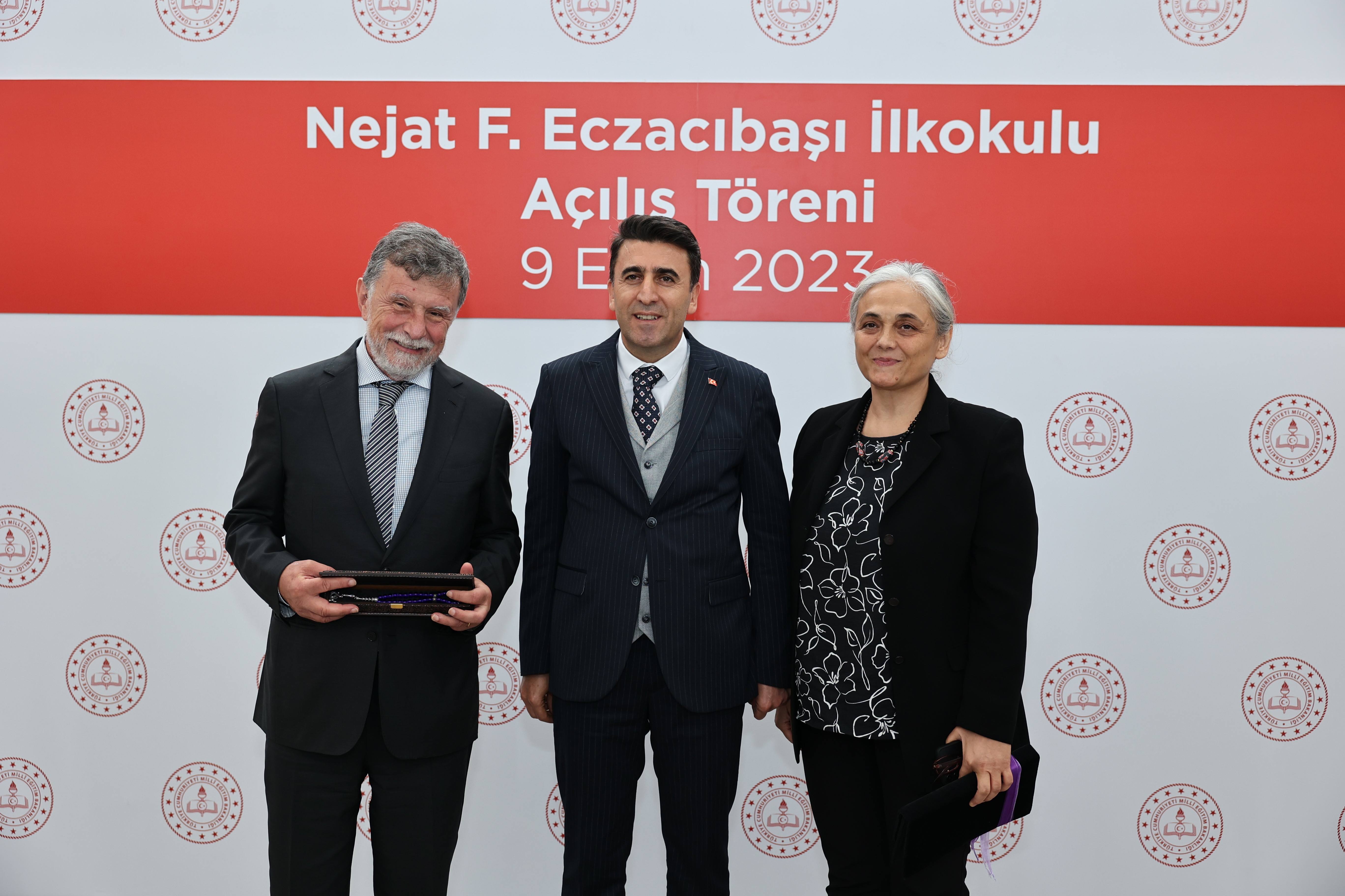 nejat-ferit-eczacibasi-ilkokulu-acildi-3.jpg