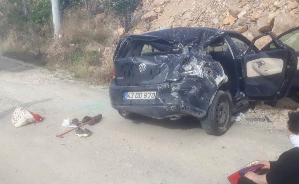 Otomobil Moloz Yığınına Çarptı: 1 Ölü, 5 Yaralı