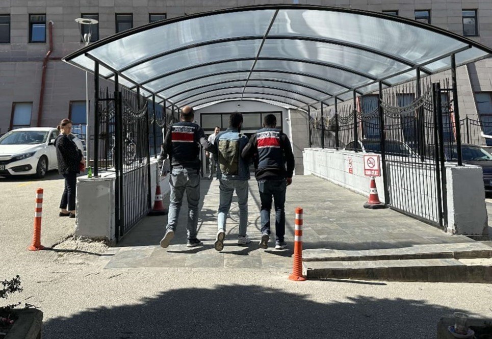 19 Suç Kaydı Ve 7 Yıl Hapis Cezası Bulunan Şahıs Yakalandı