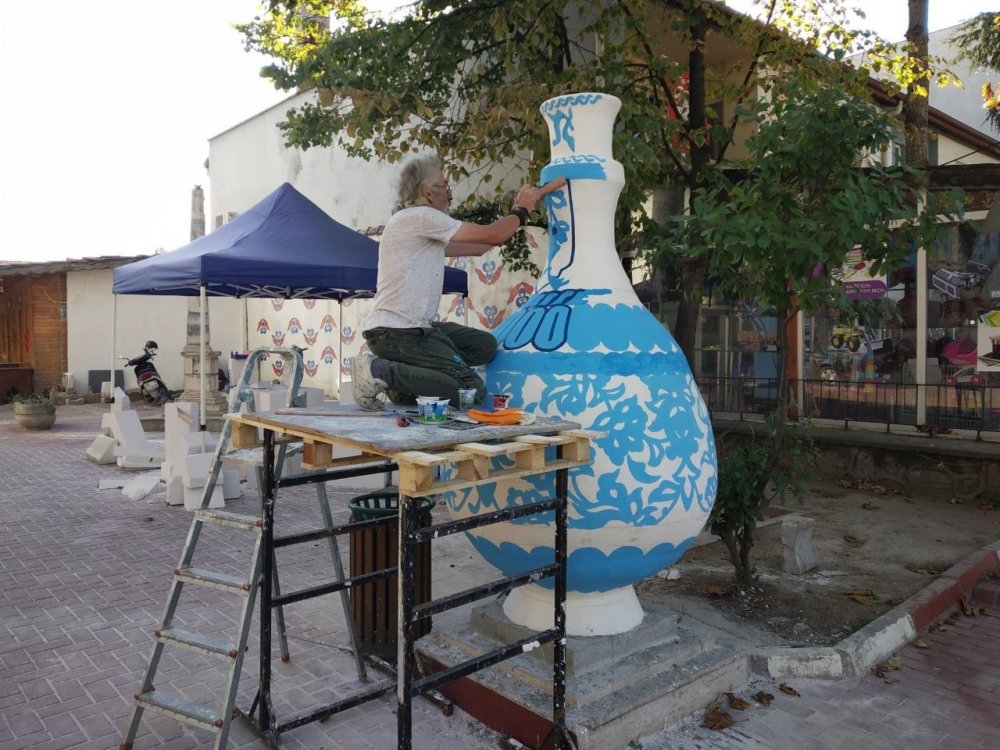 2 Metre Boyunda İznik Çinisinden Dev Vazo