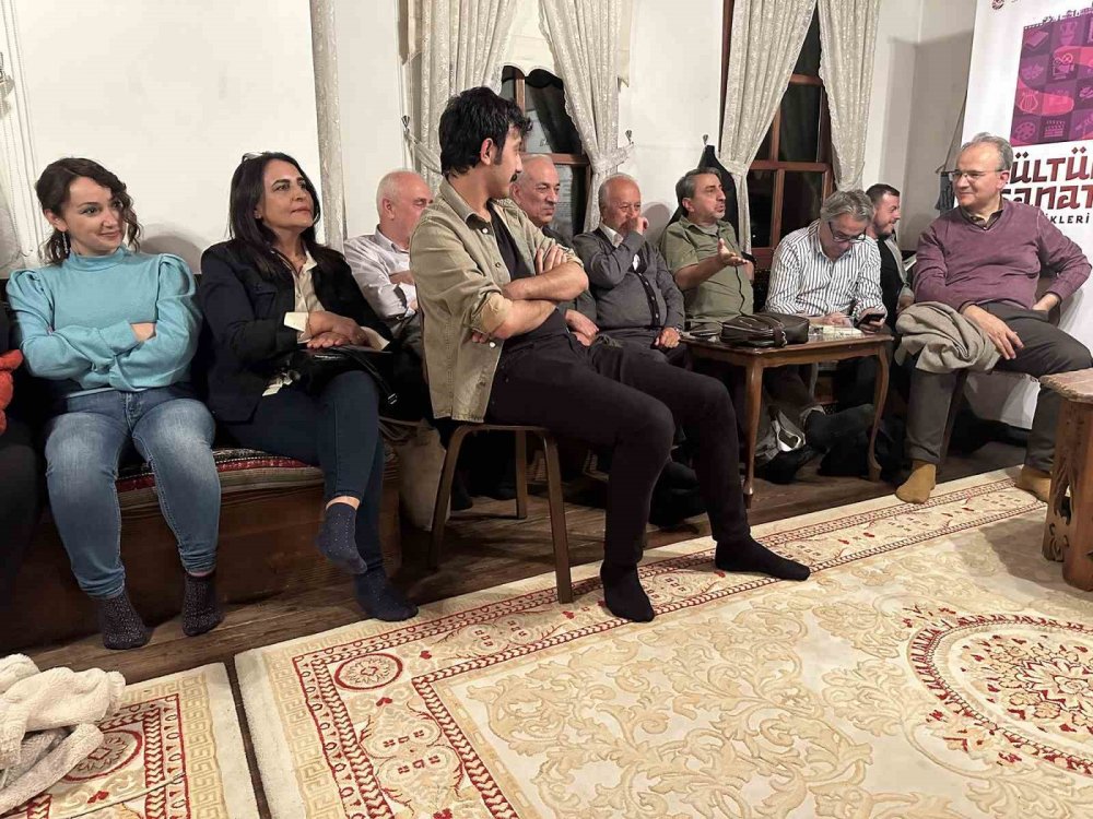 Tarihi Konakta Çay Eşliğinde Şiir Dolu Gece