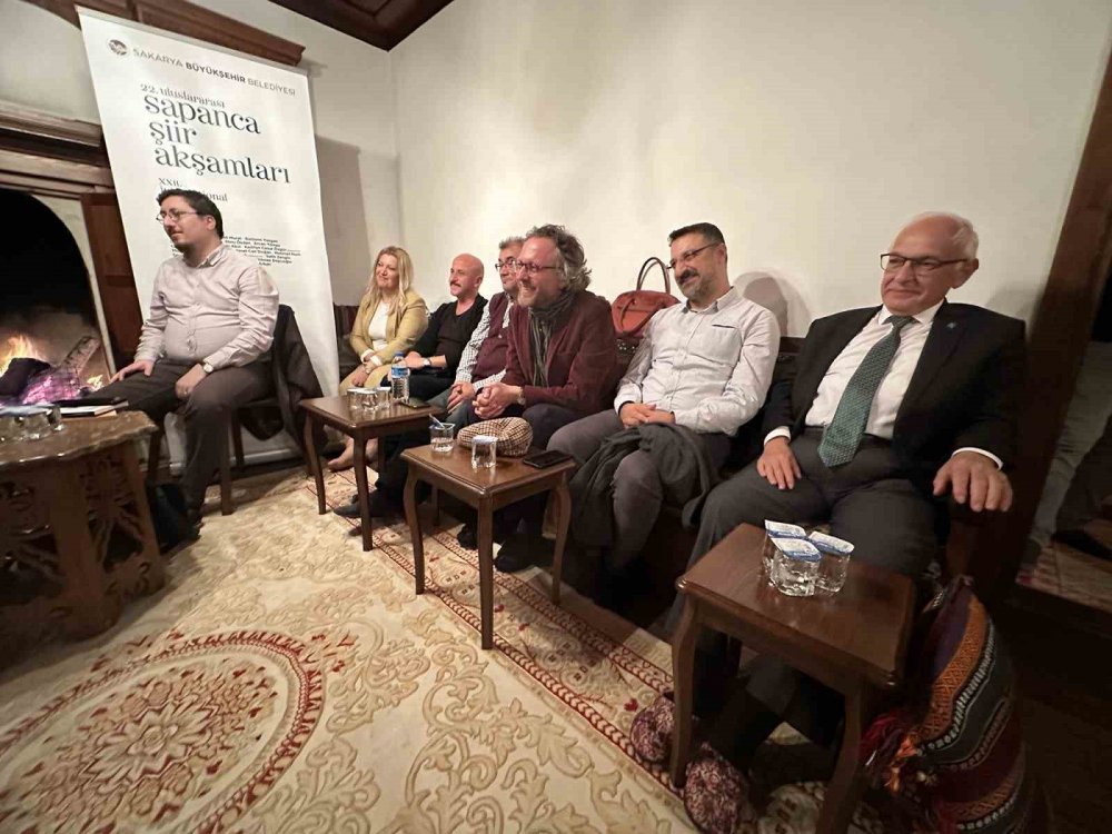 Tarihi Konakta Çay Eşliğinde Şiir Dolu Gece