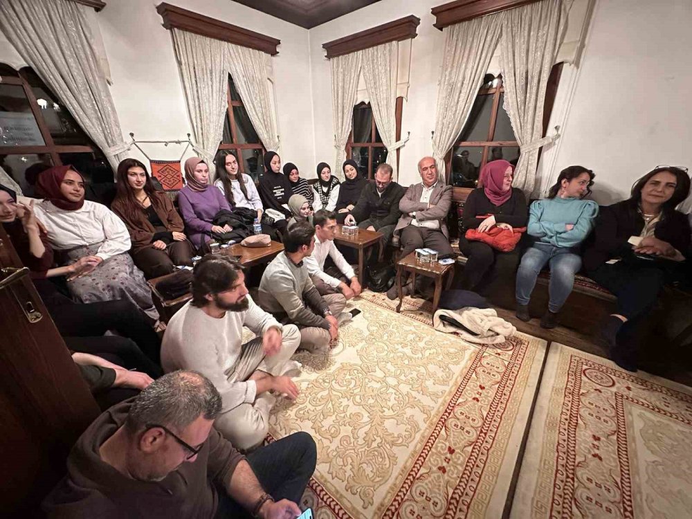 Tarihi Konakta Çay Eşliğinde Şiir Dolu Gece