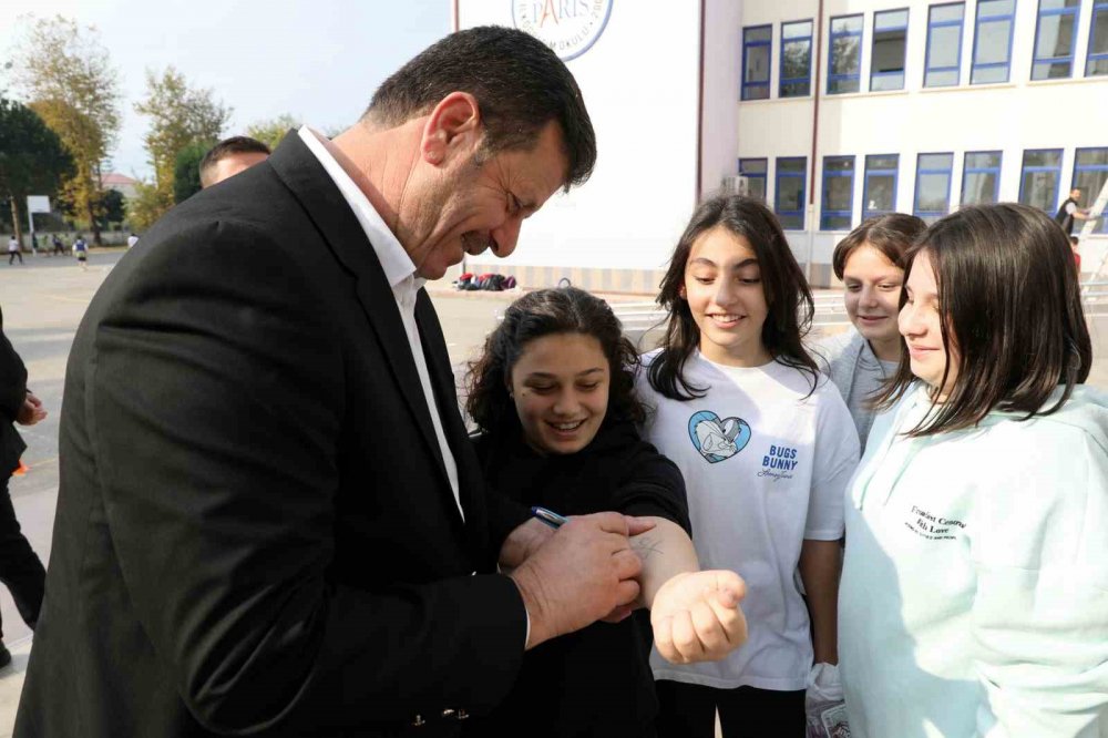 Belediye Başkanı Bir Anda Sınıfa Daldı, Sebebi İse Gönüllerde Taht Kurdu