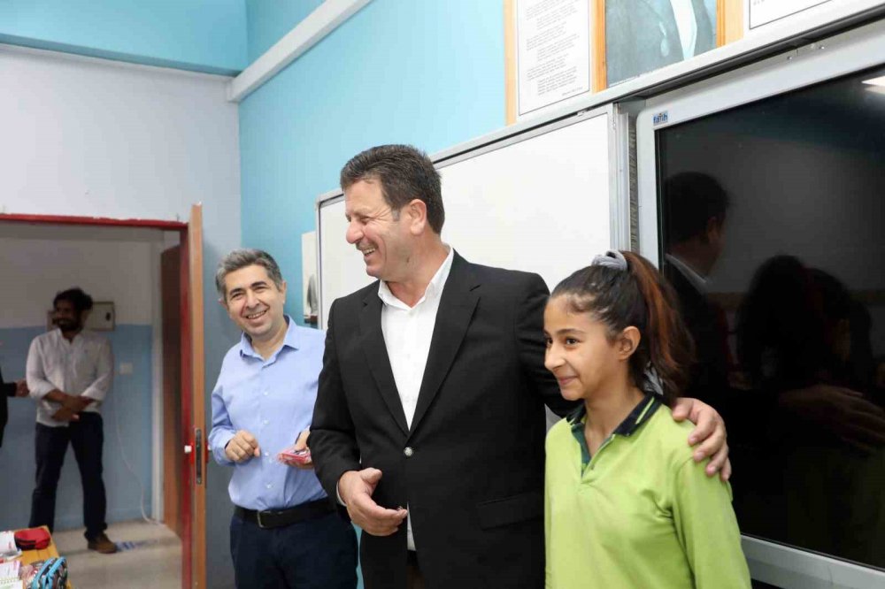 Belediye Başkanı Bir Anda Sınıfa Daldı, Sebebi İse Gönüllerde Taht Kurdu