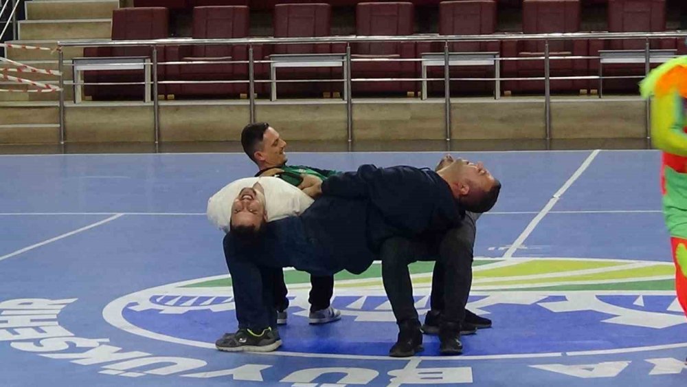 Gösteride Nefesler Tutuldu, Aileler Doyasıya Eğlendi