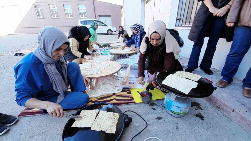 İki Gün Sürecek Hayır Çarşısı Açıldı