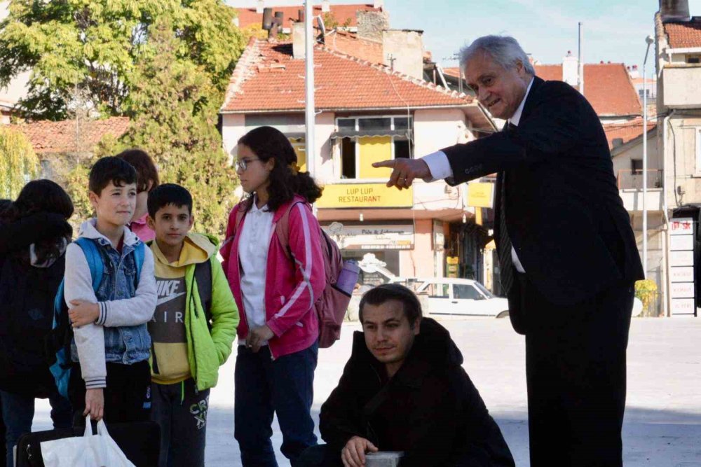 Başkan Bakkalcıoğlu Çocukları Sevindirdi