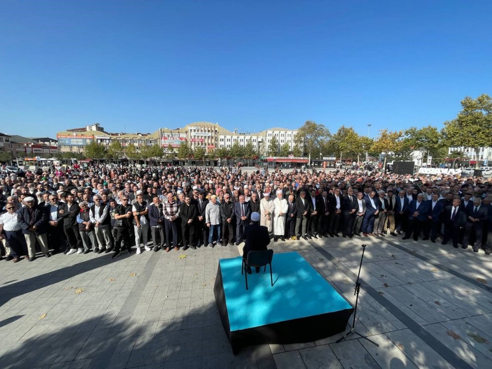 Hayatını Kaybeden Filistinliler İçin Gıyabi Cenaze Namazı Kıldılar