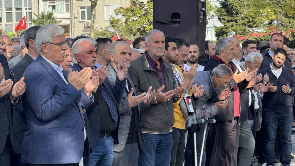 Hayatını Kaybeden Filistinliler İçin Gıyabi Cenaze Namazı Kıldılar