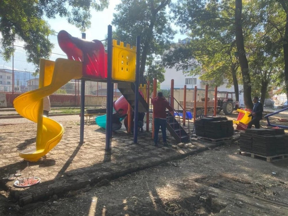 Parklar Yeniliyor, Çevre Düzenleniyor