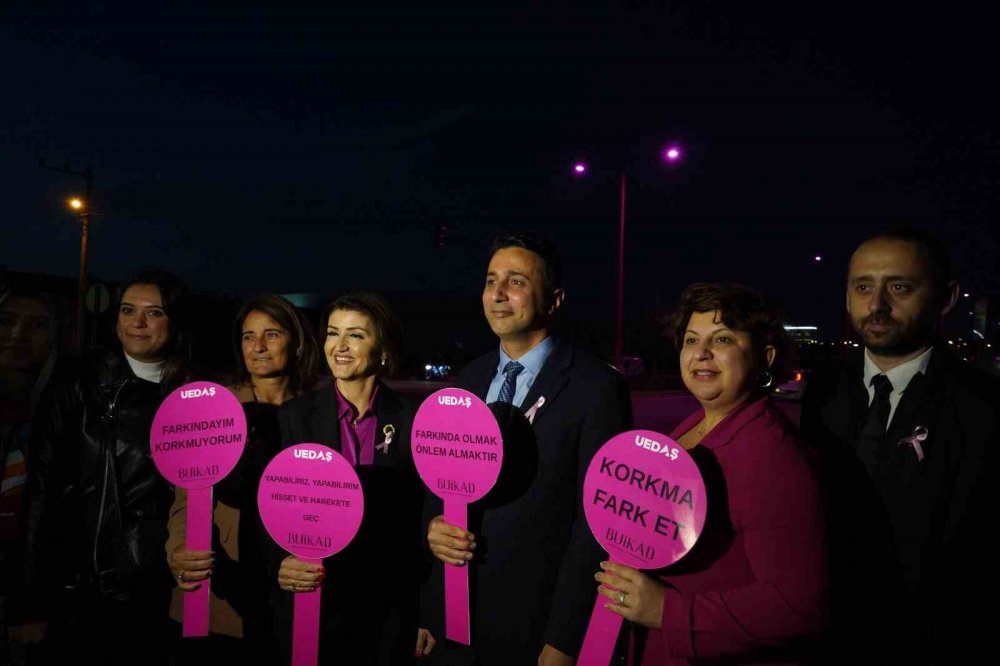 Sokak Lambaları Pembe Yandı