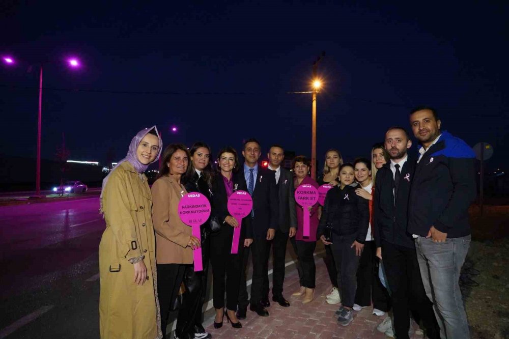 Sokak Lambaları Pembe Yandı