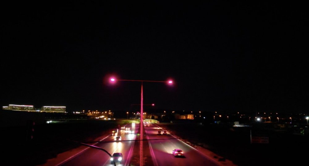 Sokak Lambaları Pembe Yandı