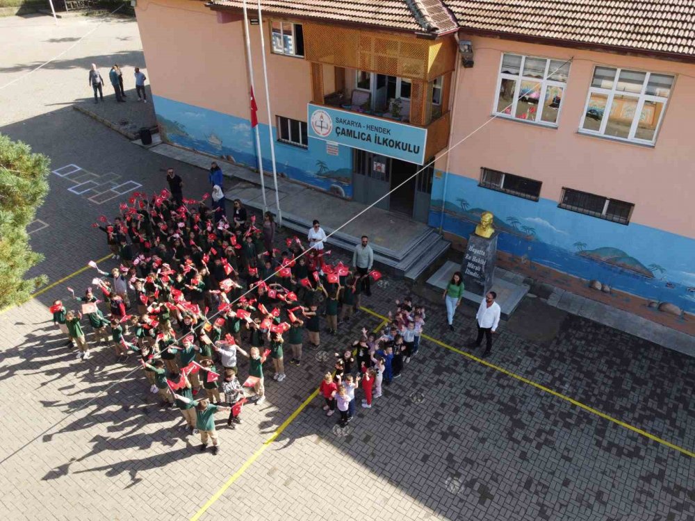 Miniklerden Cumhuriyet’in 100. Yılına Özel Koreografi