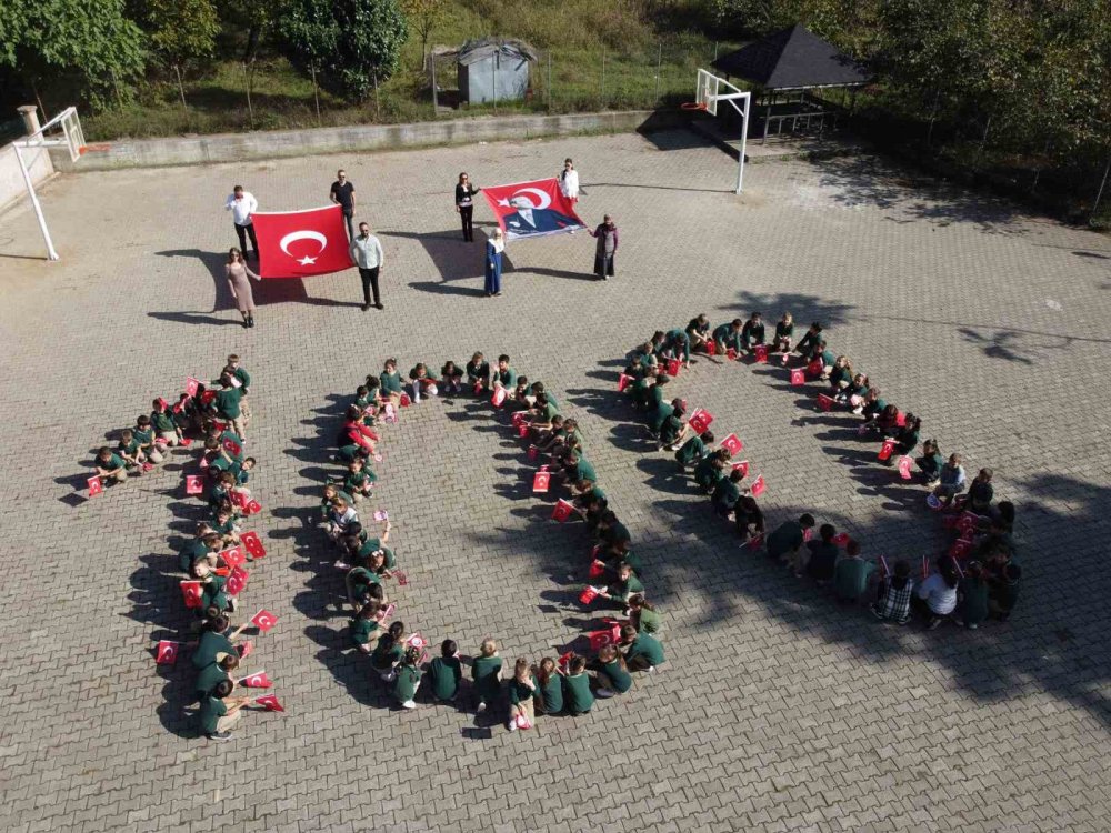 Miniklerden Cumhuriyet’in 100. Yılına Özel Koreografi