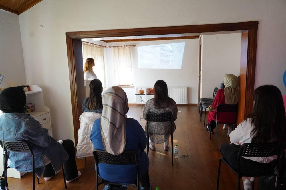 Uzman Hemşireden Anneler Ve Anne Adaylarına Egzersizler Ve Eğitimler Verildi