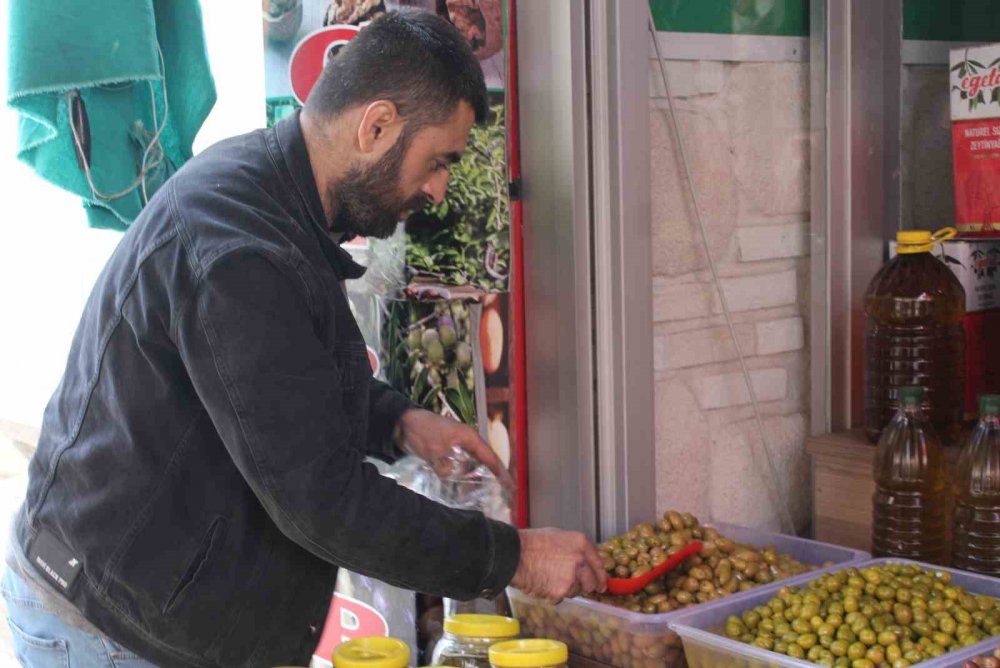 Zeytin Tezgâhlarında Vatandaşların Tercihi Siyah