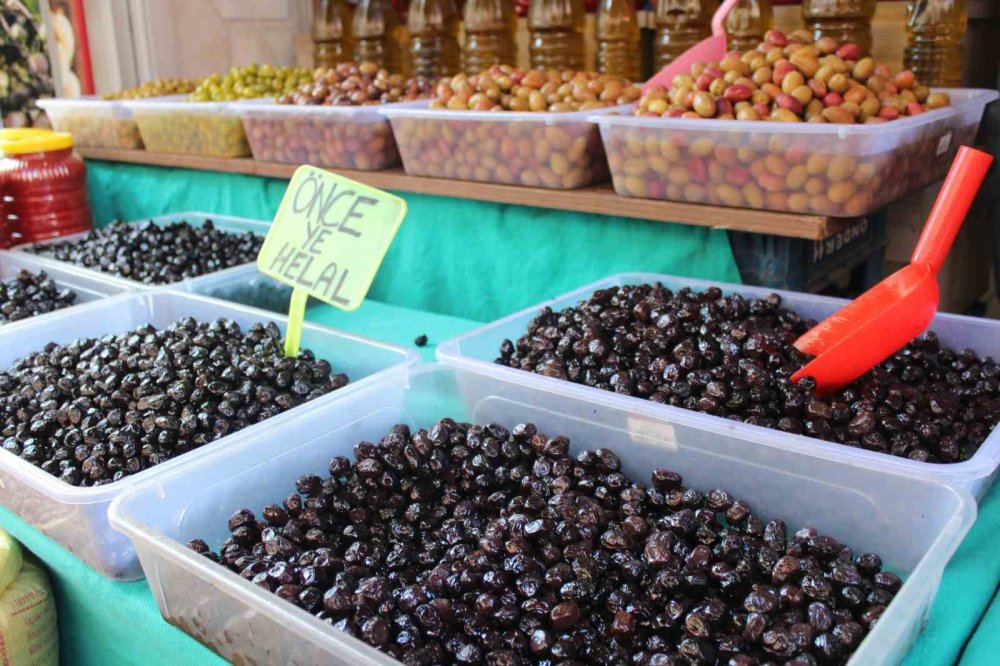 Zeytin Tezgâhlarında Vatandaşların Tercihi Siyah