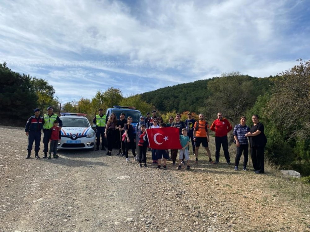 Gölpazarı’nda Öğretmen Ve Öğrencilerinin Katılımı İle Doğa Yürüyüşü Gerçekleştirildi